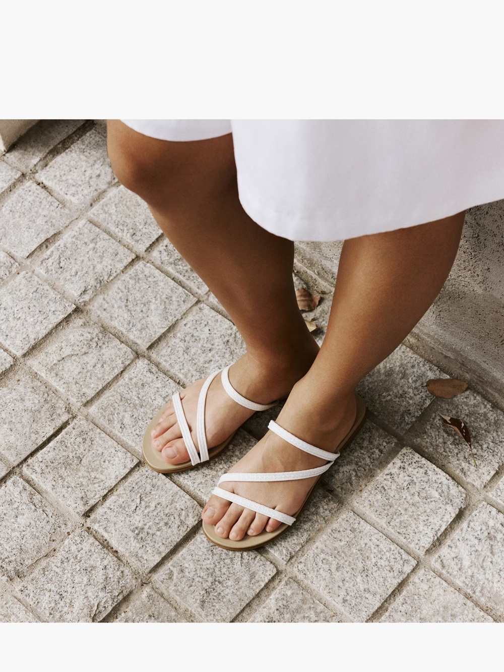 Vivaia Carla Round Toe Flip Flops in White Nude size 39/8 NEW